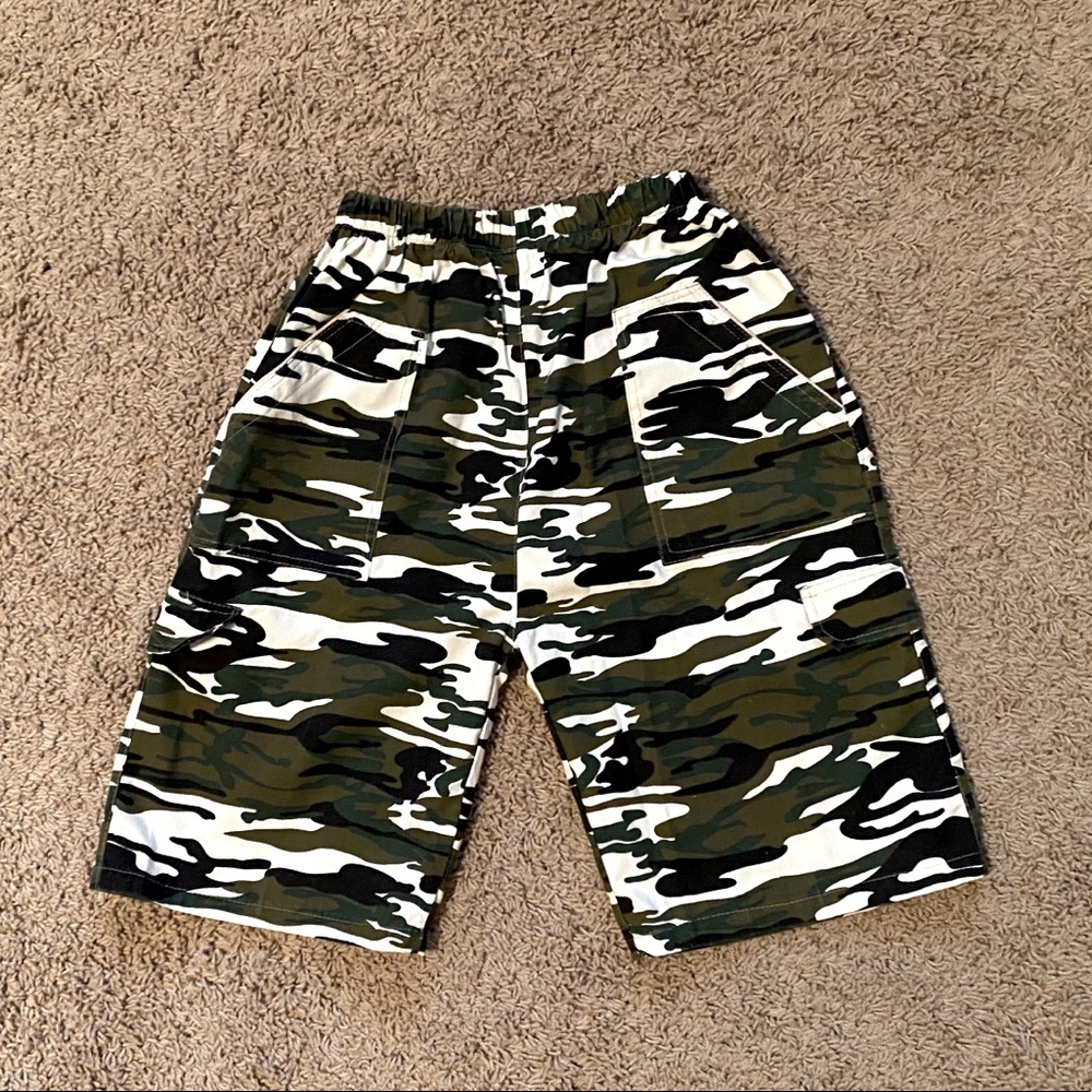 Boys Green Army Military Camouflage Shorts L (10/12)
